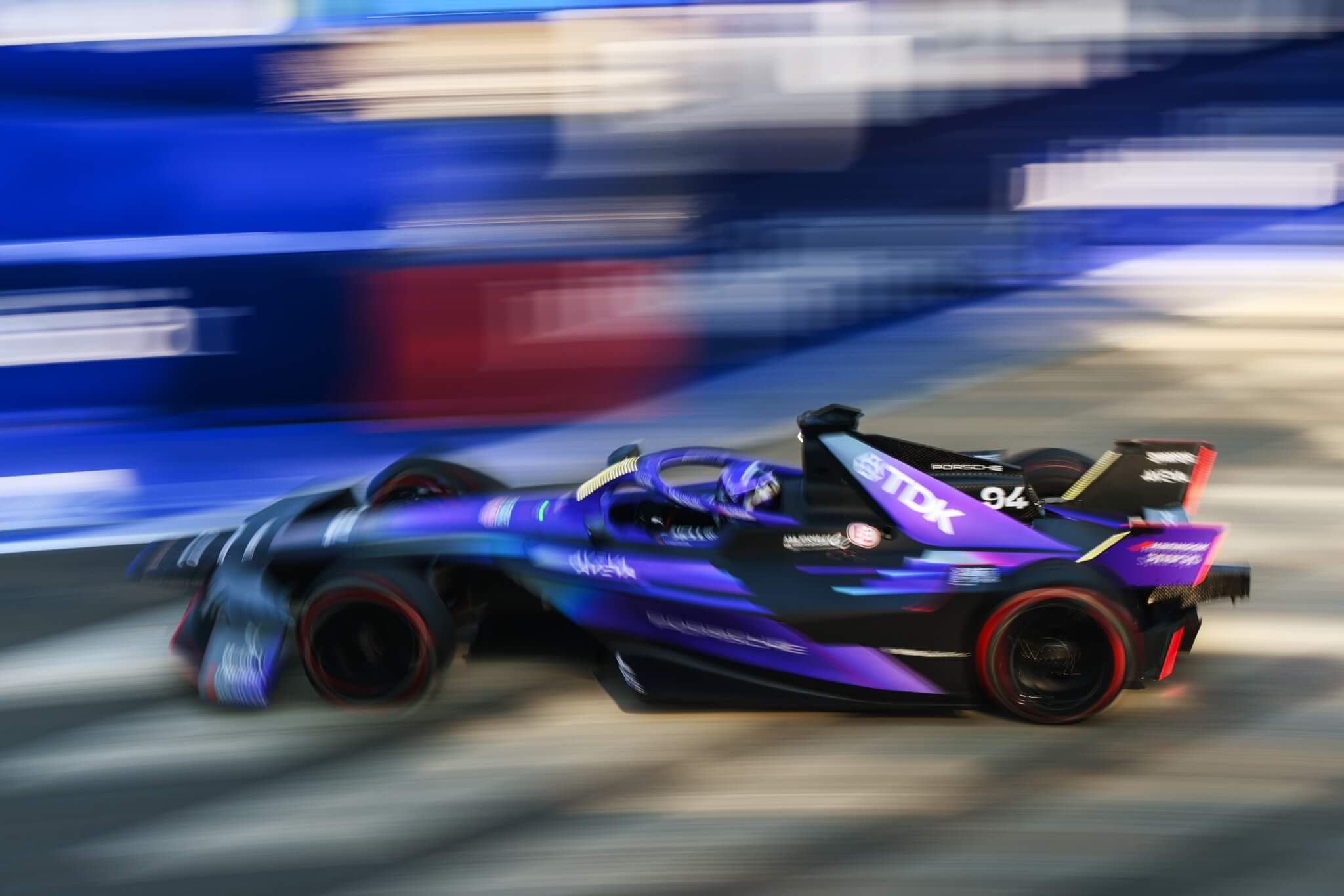 Pascal-Wehrlein-Porsche-2025-Sao-Paulo-E-Prix-blur