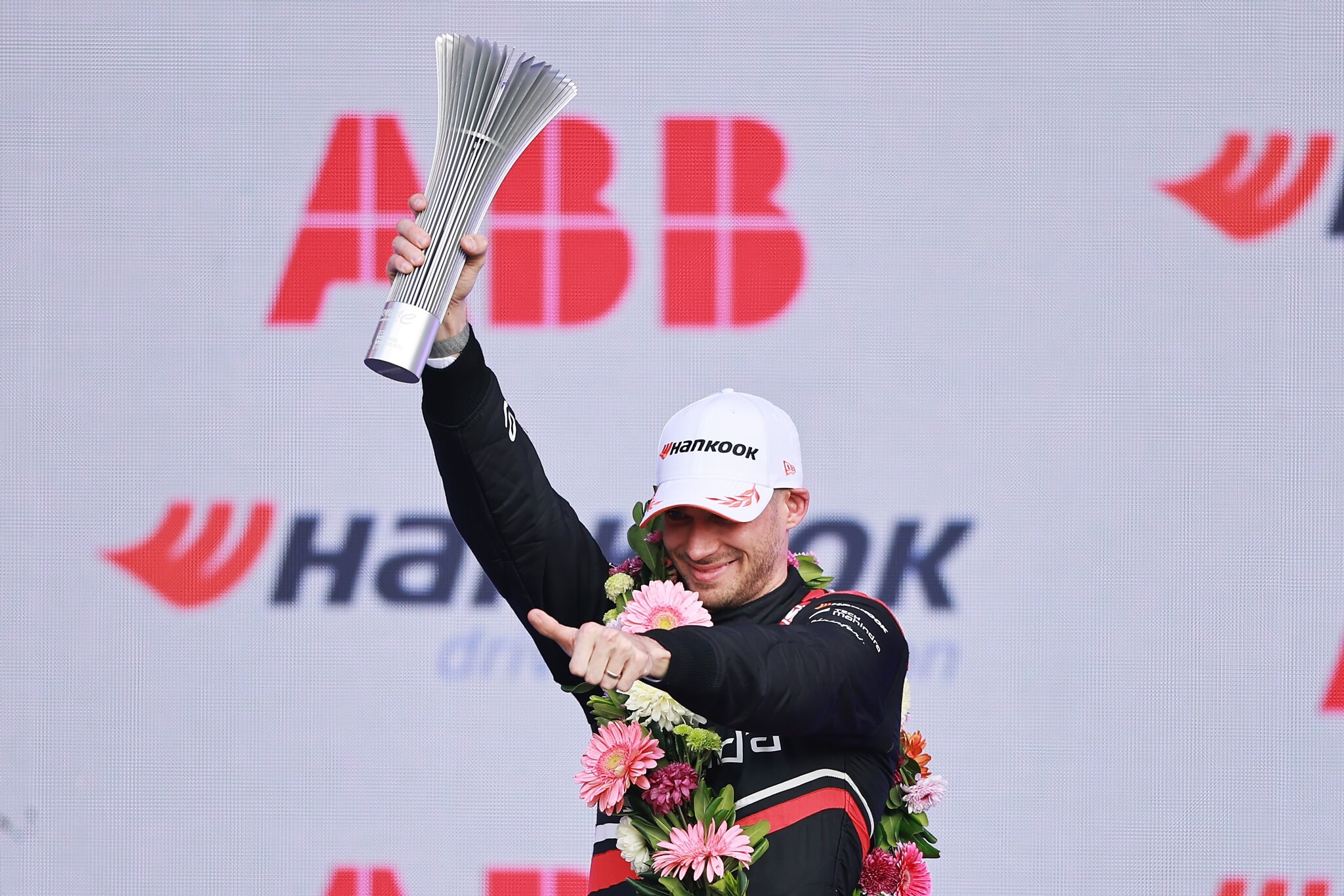 Edoardo-Mortara-Mahindra-Racing-2026-Mexico-City-E-Prix-podium-trophy-thumb-up