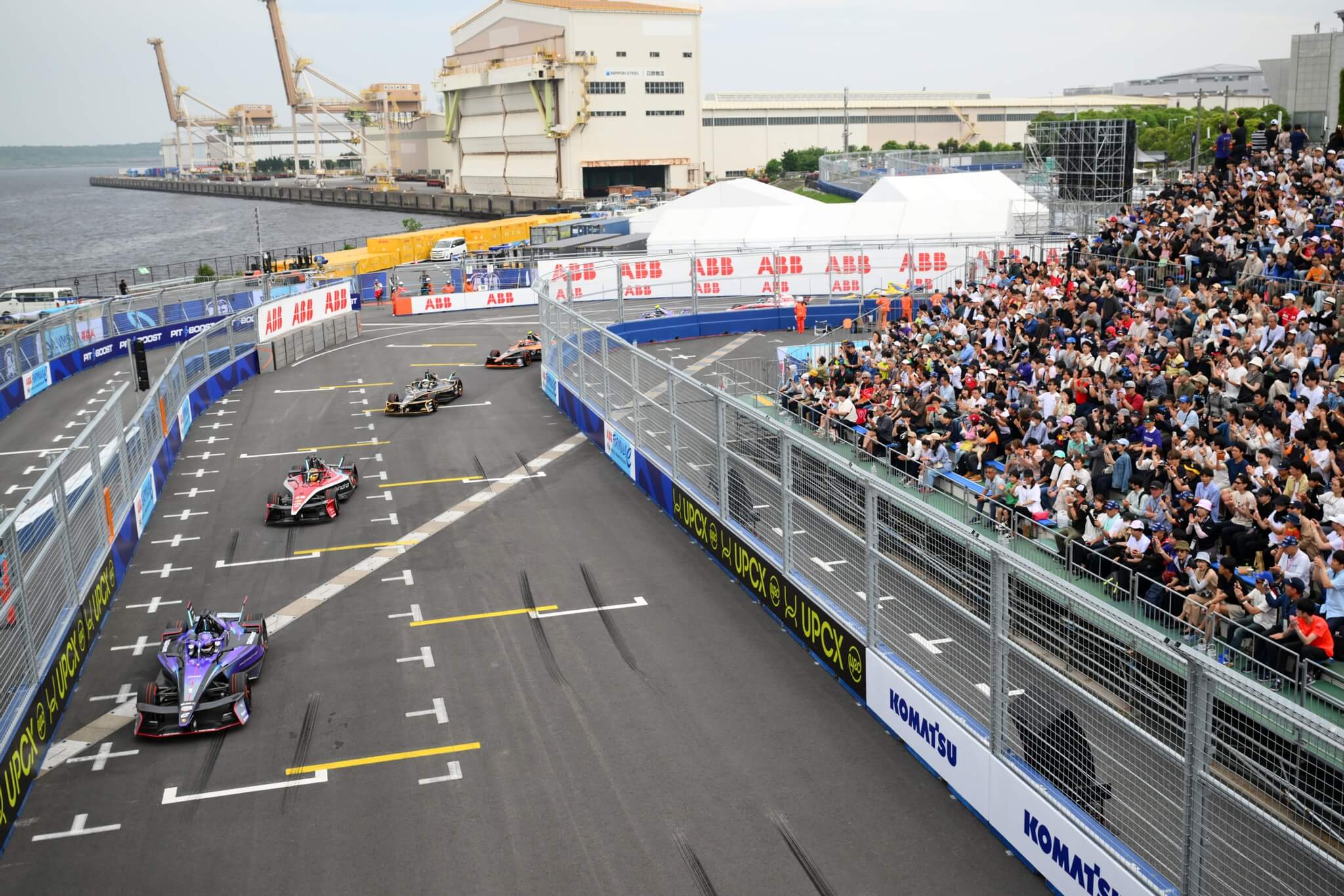 2025-Tokyo-E-Prix-race-2-multi-cars