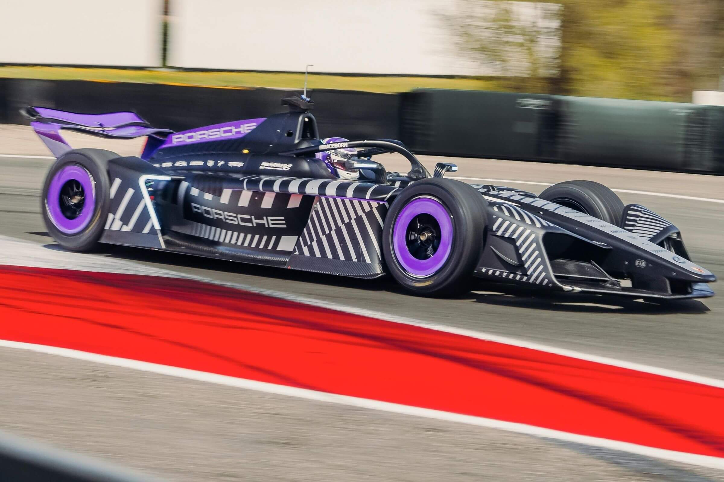 Porsche-975-RSE-test-livery