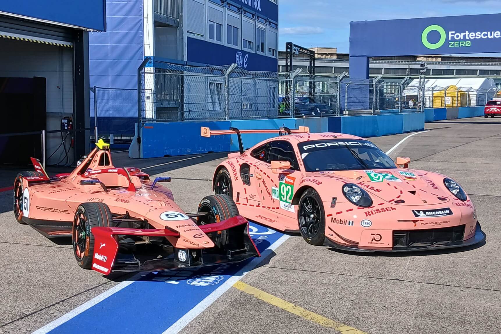 Porsche-Formula-E-car-special-livery-Berlin-with-GTE-car