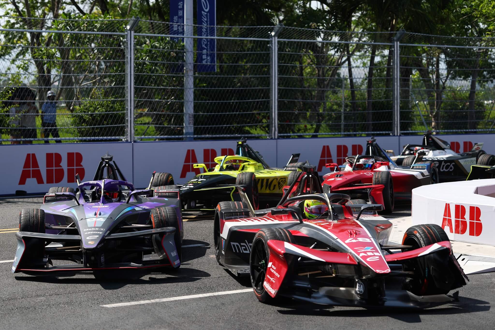 Edo-Mortara-Mahindra-Pascal-Wehrlein-Porsche-2026-Sanya-E-Prix-hairpin