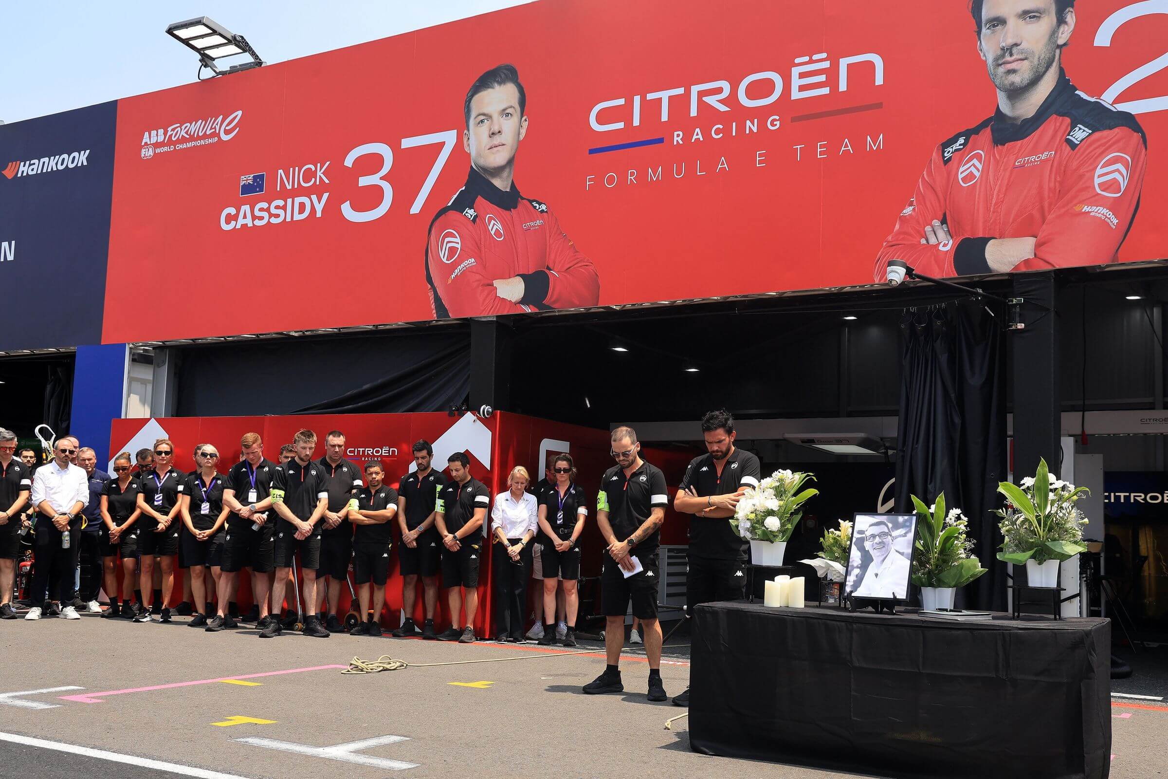 Cyril-Blais-Tribute-Tokyo-Citroen-garage
