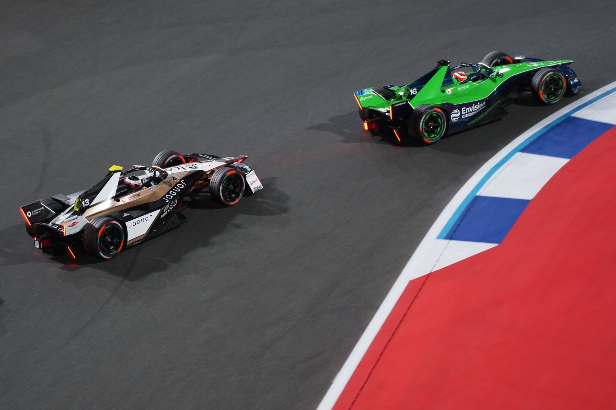 Sebastien-Buemi-Envision-Racing-Antonio-Felix-da-Costa-Jaguar-TCS-Racing-2026-Jeddah-E-Prix