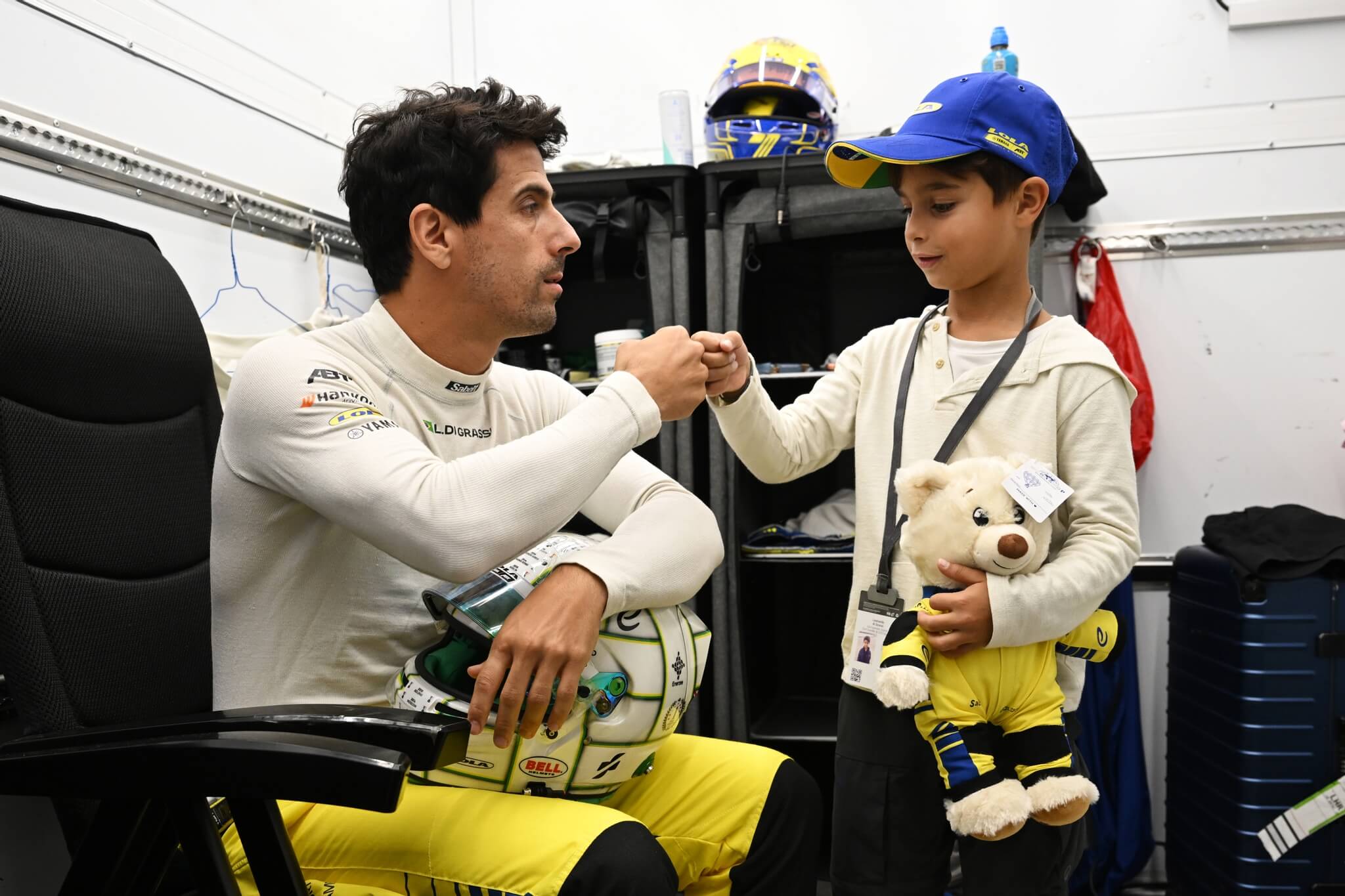 Lucas-di-Grassi-Lola-Yamaha-ABT-with-his-son-Leo