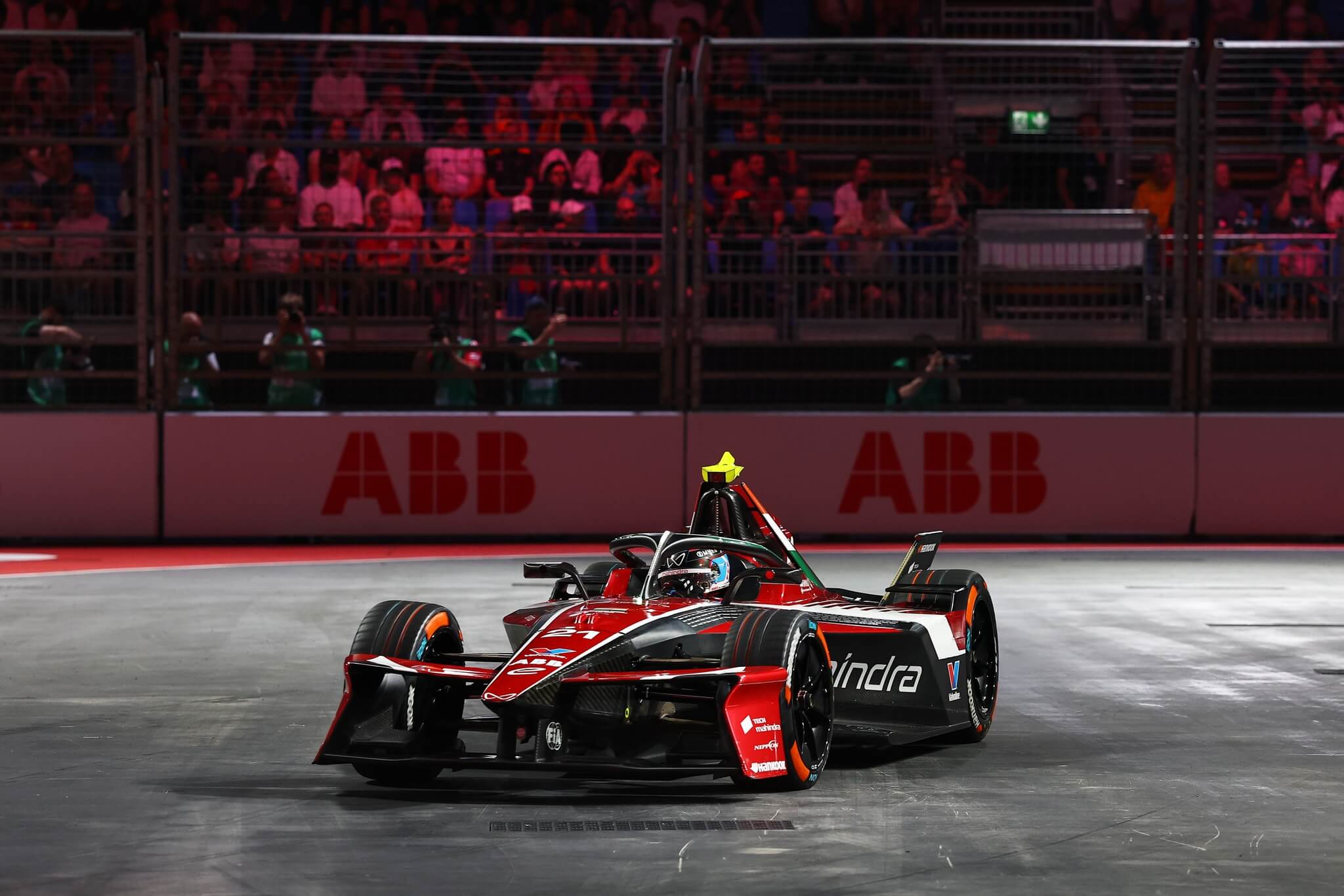 Nyck-de-Vries-Mahindra-Pole-Position-London