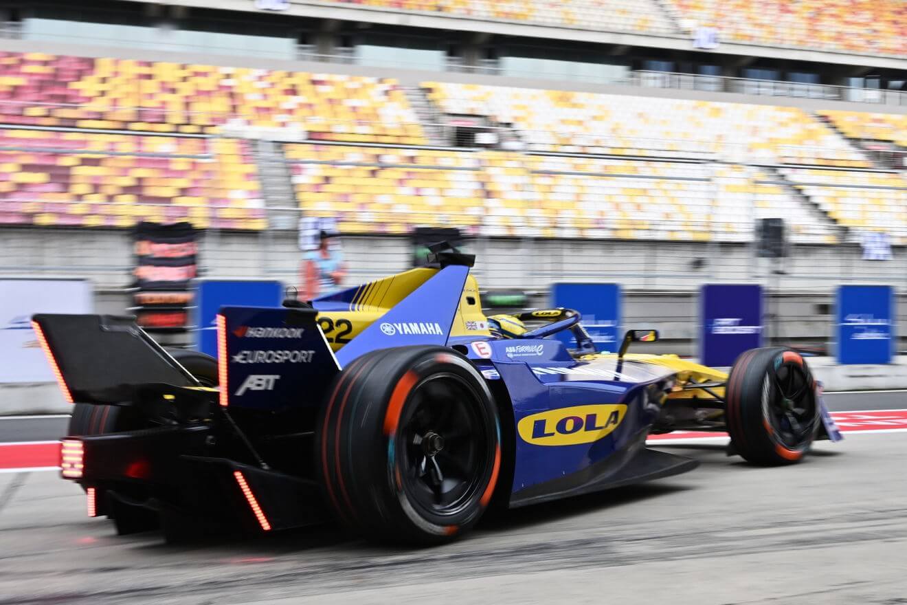 Zane-Maloney-Lola-Yamaha-ABT-2026-Shanghai-E-Prix-pitlane
