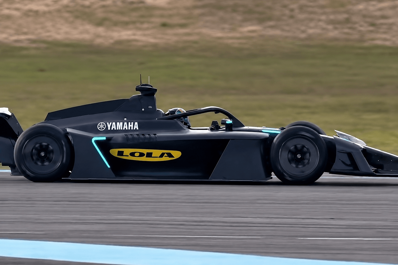 Lola-Yamaha-Gen4-on-the-race-track-ai-edited